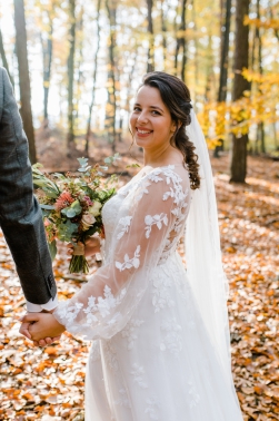 Bruidsvisagie & bruidshaarstyling door Mooi bij Amarense Foto: Anouk Wubs    november 2021